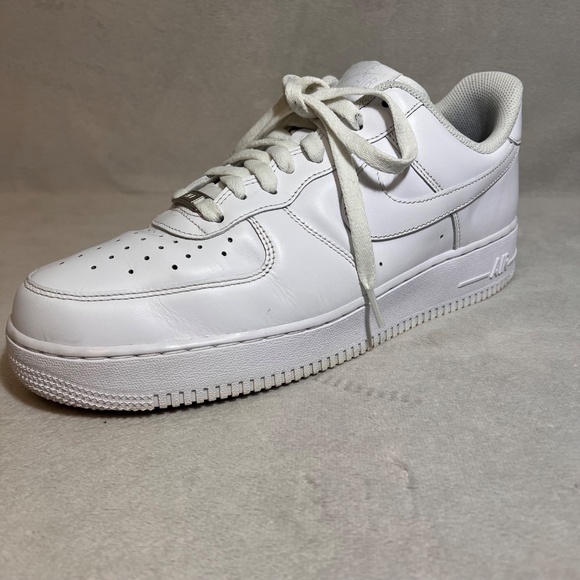 Nike Air Force 1 Men\'s Low Triple White Leather Sneakers Shoe Size 10.5 main image 12